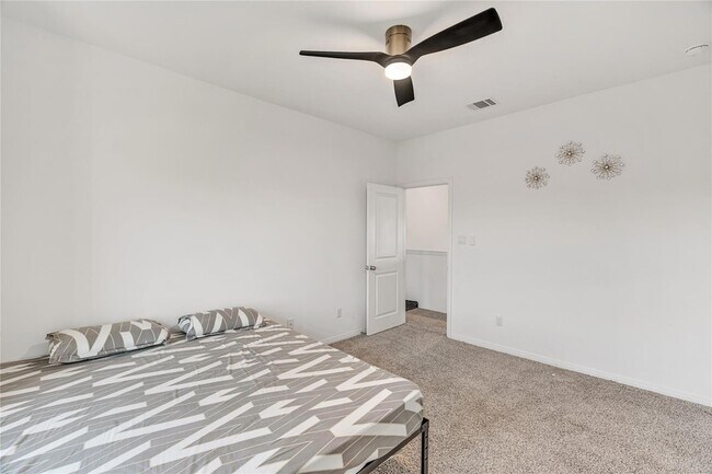 Building Photo - 111 Fortuna Ct