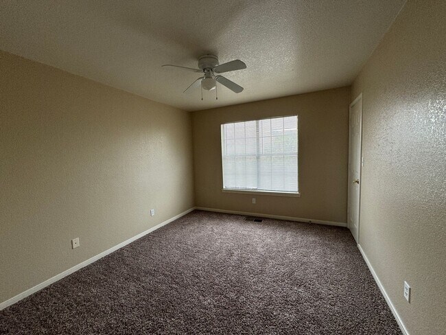 Building Photo - 3805 Ys Pak Ct