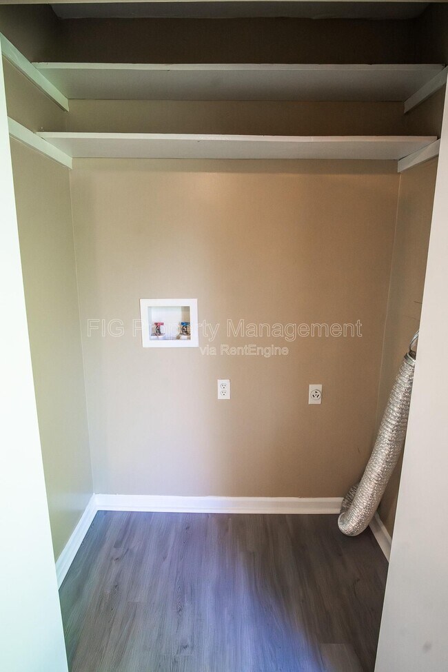 Building Photo - 113 Louella Dr