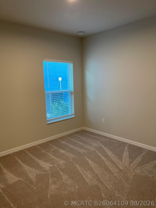 Building Photo - 3368 N Park Dr