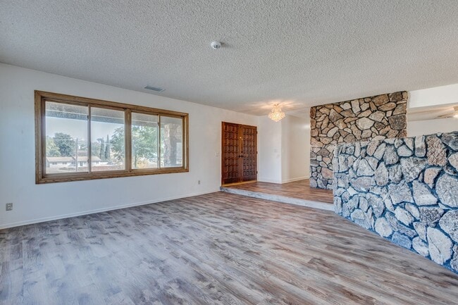 Building Photo - 15293 Golden Star Ave