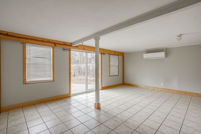 Building Photo - Amazing Historic 1940's Home in Original Cleburne- 4 Bed- 3 Bath w/ Multiple Living Areas- 76033