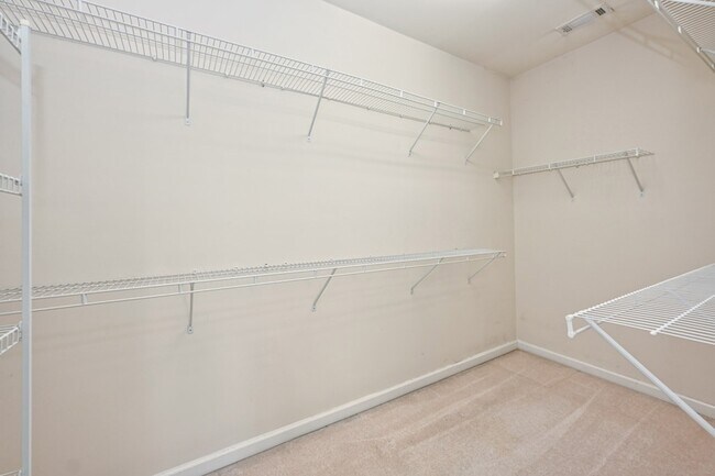 Building Photo - 1527 Gesshe Ct