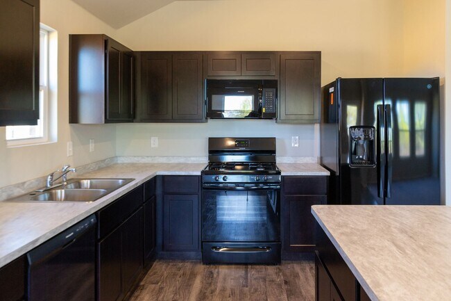 Building Photo - BRAND NEW! 4 Bed 2 Bath Home in Newcastle!