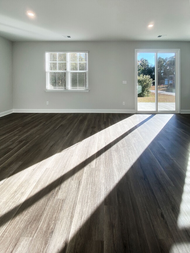 Building Photo - 7047 Shooting Star Way