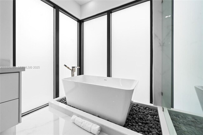 Building Photo - 550 NW 42nd St