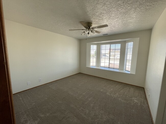 Building Photo - 14625 Live Oak St