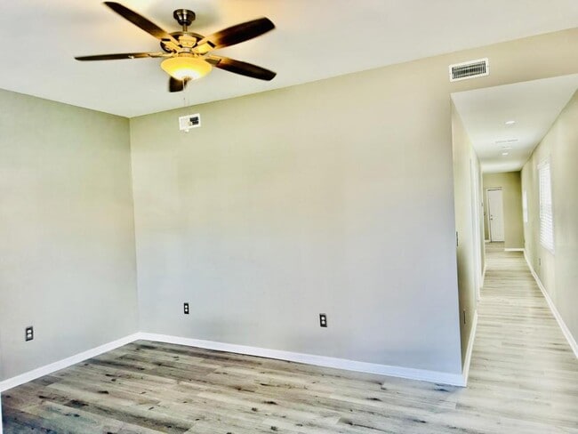 Building Photo - 520 Wainwright Ave