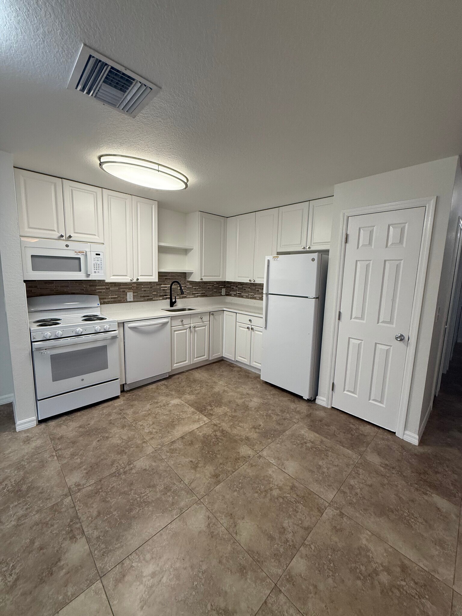 Building Photo - 739 Jack Ave S