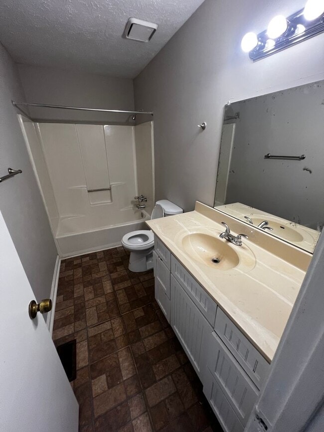 Building Photo - 2708 Greystone Ct