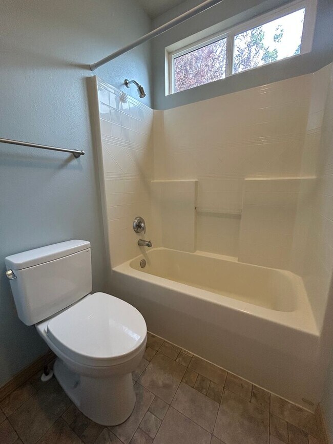 Building Photo - Impressive Home w/ 6 Bedrooms, Full Finished Basement, Lawn Care Included!