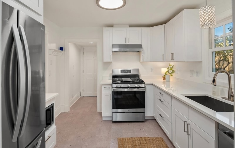 Building Photo - 4258 33rd Ave W