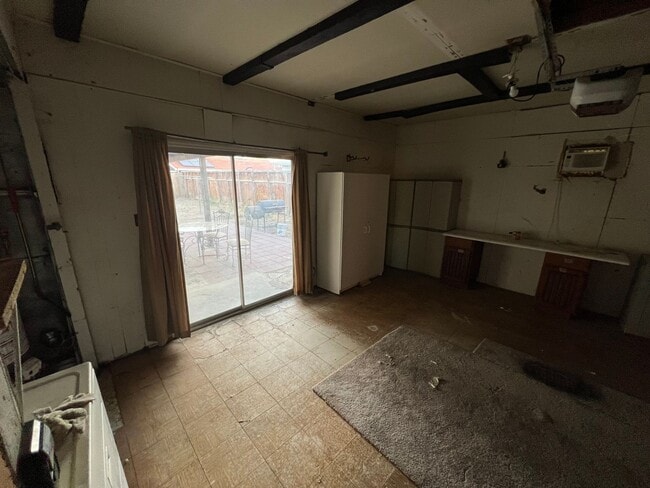 Building Photo - 2301 E Brooks Ave