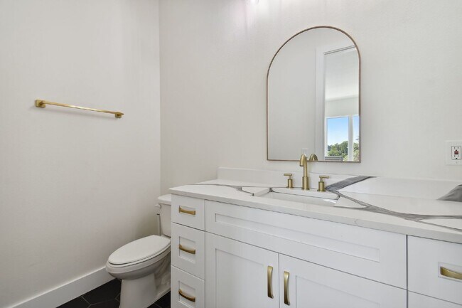 Building Photo - Luxurious 3 Bedroom Condo with Spacious Layout and Prime Location in Tampa, FL!