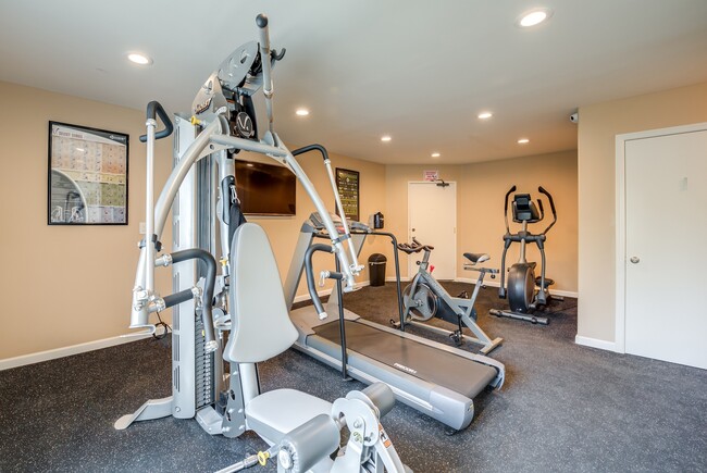 Well maintained cozy fitness center at the Diplomat Apartments in Studio City, CA - The Diplomat