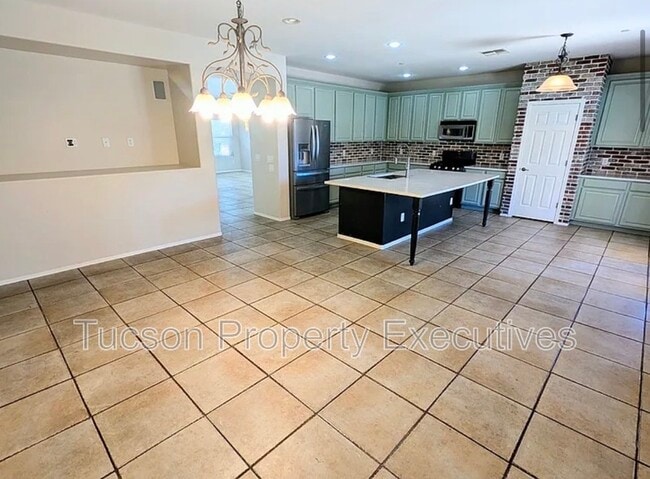 Building Photo - 3638 E Canter Rd