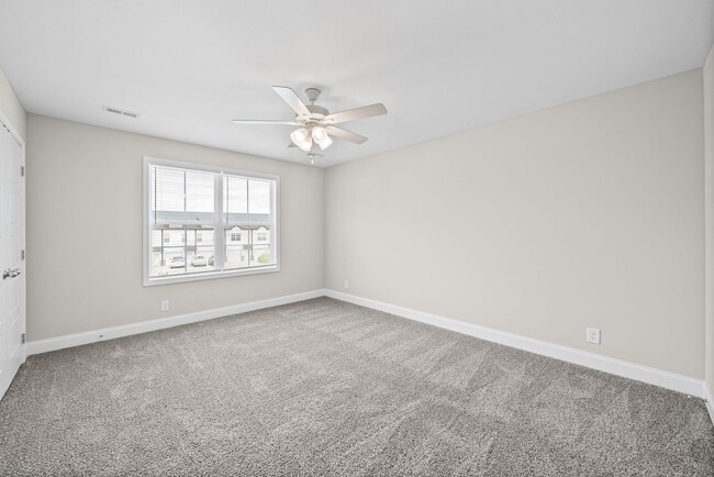 Building Photo - Two Bedroom with Garage!