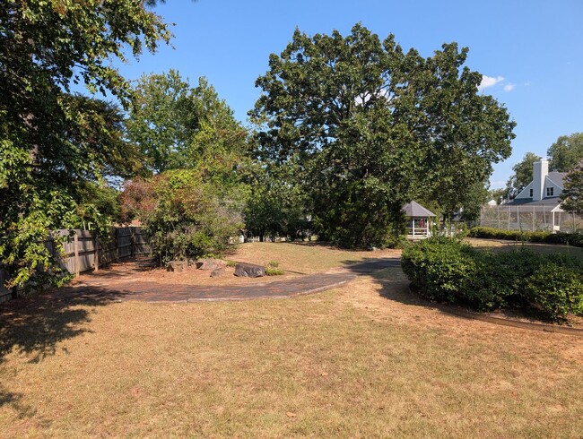 Building Photo - QUESTIONS PLEASE CONTACT LANCE GARNER 501-...