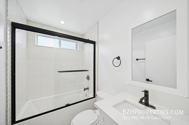 Building Photo - 837 1/2 N Harvard Blvd-837 1/2