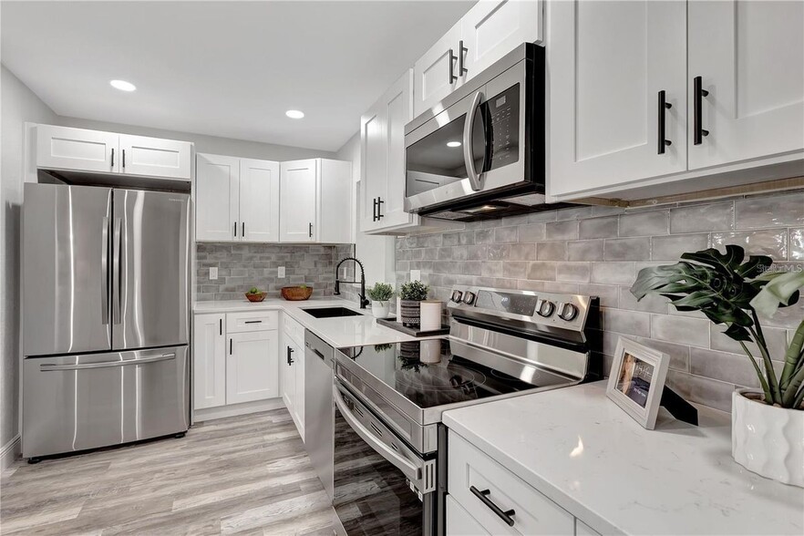 Building Photo - 6660 17th Ln N