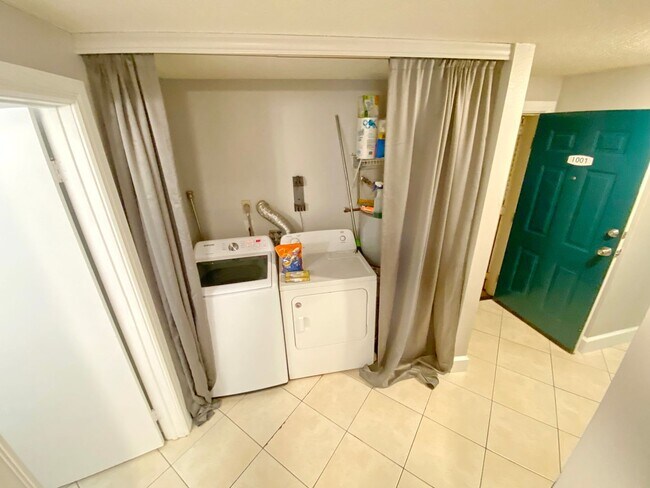 Building Photo - Rare 3-Bedroom, 2-Bath Condo in Sunny Sout...