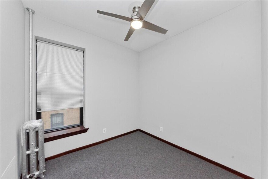 Building Photo - 6216 S Dorchester Ave