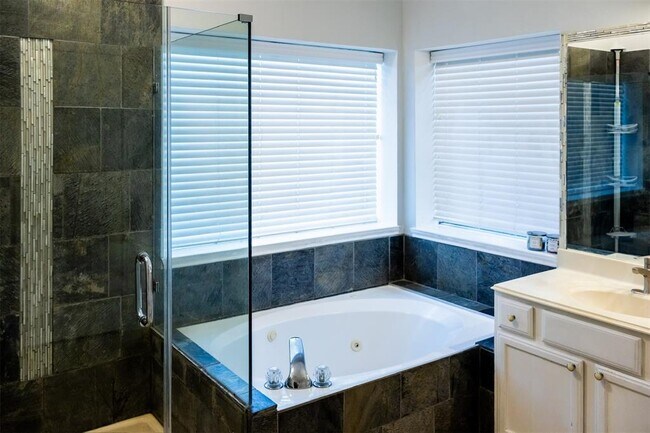 Building Photo - 16818 Benwick Dr