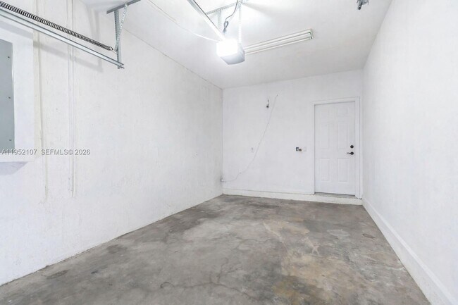 Building Photo - 2540 SW 85th Terrace