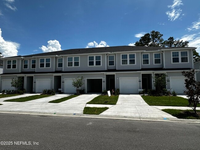 Primary Photo - 611 Holly Lks Dr
