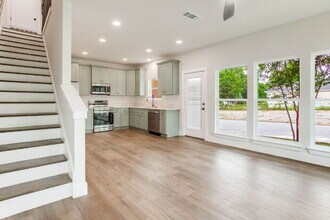 Building Photo - Brand new construction just minutes from downtown Pensacola and a quick trip to the beach. Ready ...
