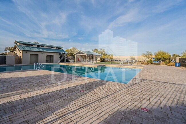 Building Photo - 1090 E Taylor Trail