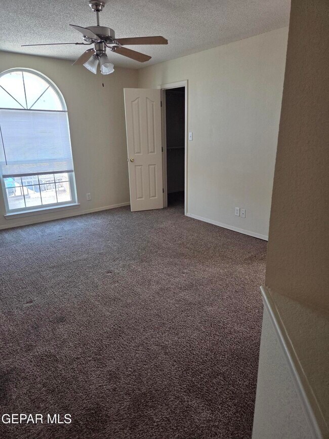 Building Photo - 3717 Hubble Dr