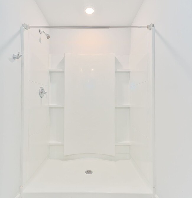 Building Photo - Bright & Spacious Living in Charleston’s G...