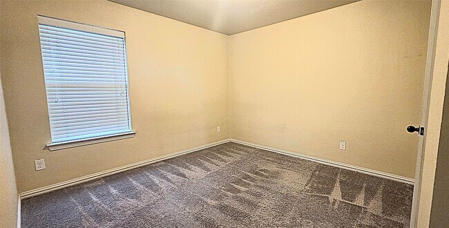 Building Photo - 101 Hummingbird Dr