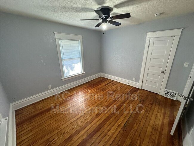 Building Photo - 6118 S Benton Ave