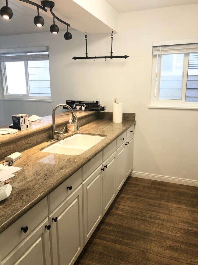 Building Photo - 3605 W Balboa Blvd