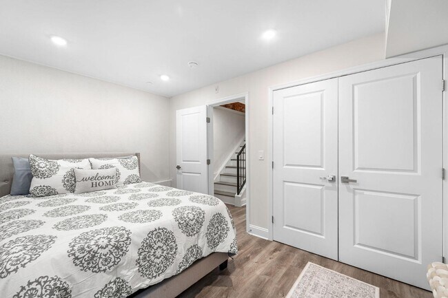 Building Photo - 2341 N College Ave