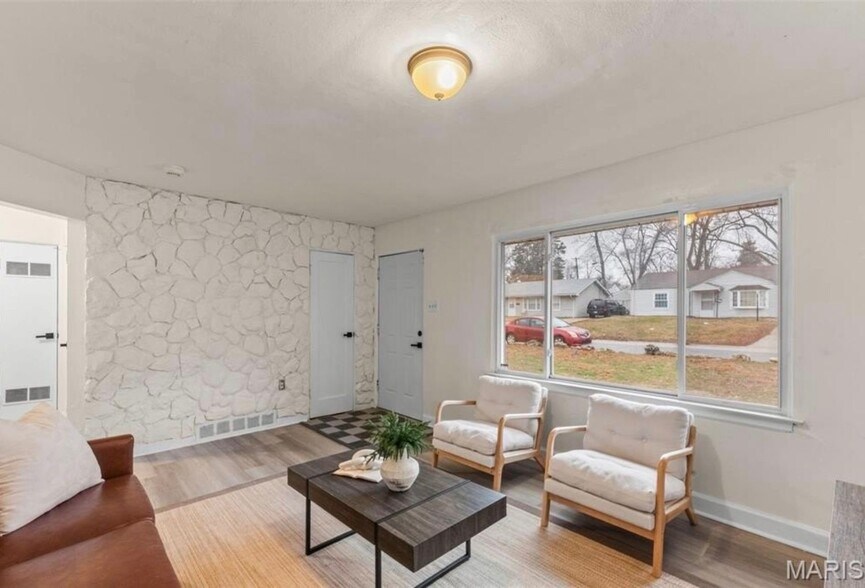 Building Photo - 9848 Lorna Ln