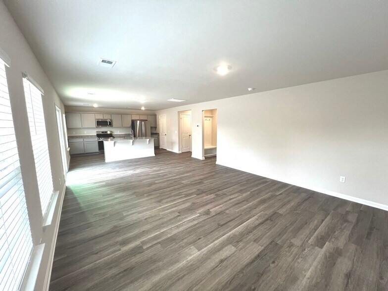 Building Photo - 60 Ruffian Ct