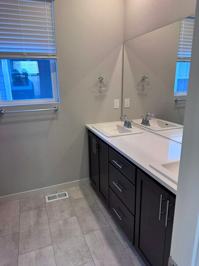 Building Photo - 7298 SE Madrone St