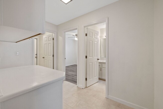 Building Photo - Pet Friendly, Updated NW Visalia Home Avai...