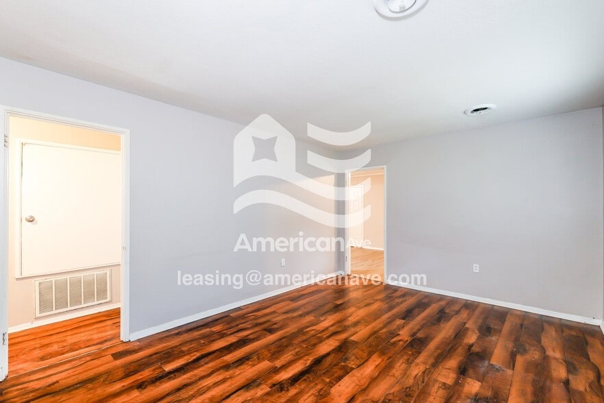 Building Photo - 408 Queen Marie Ln