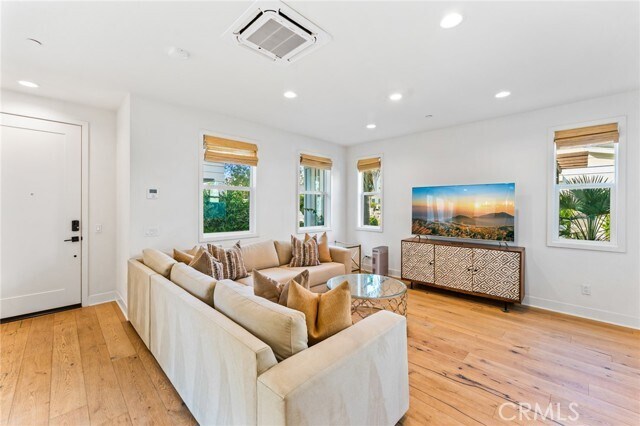 Building Photo - 2116 Cresta Dr