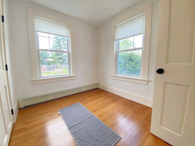 Building Photo - Winter Rental: Hodgkins Cottage