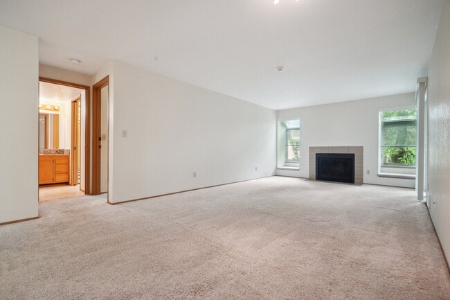 Building Photo - 7338 W Lake Sammamish Pky NE