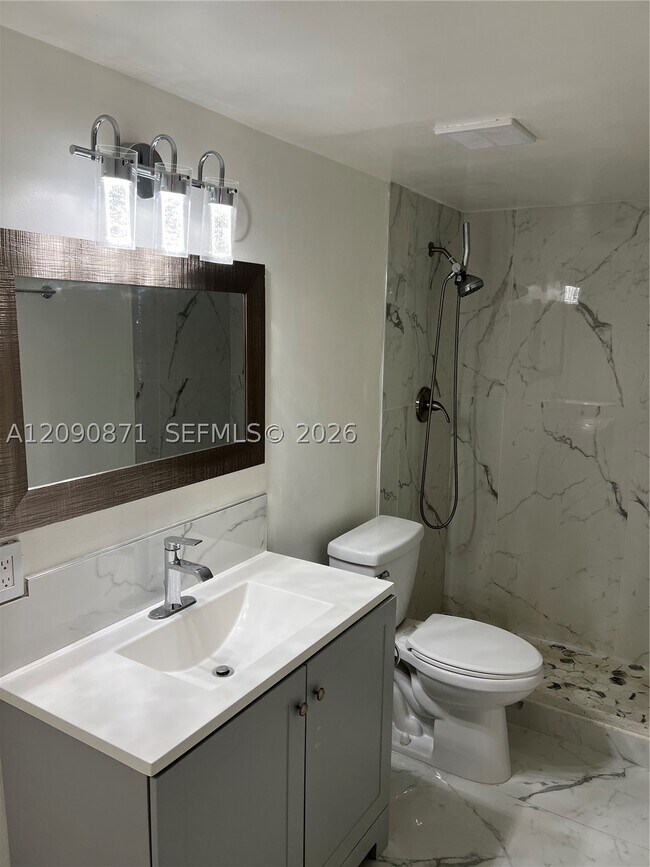 Building Photo - 7200 Fairway Dr