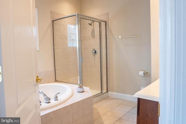 Building Photo - 204 Seneca Way