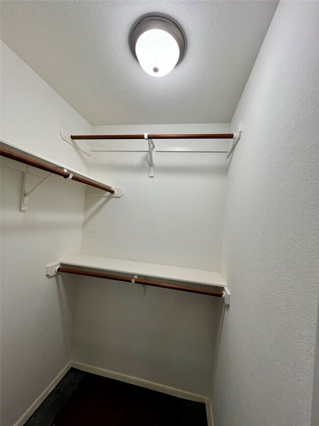 Building Photo - 9311 E Lakeside Dr