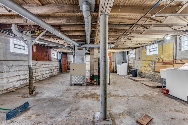 Building Photo - 11601 Headley Ave