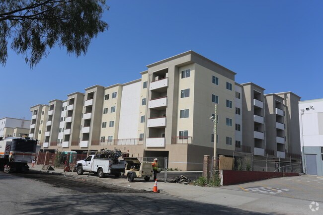 Building Photo - Calden Court Apartments
